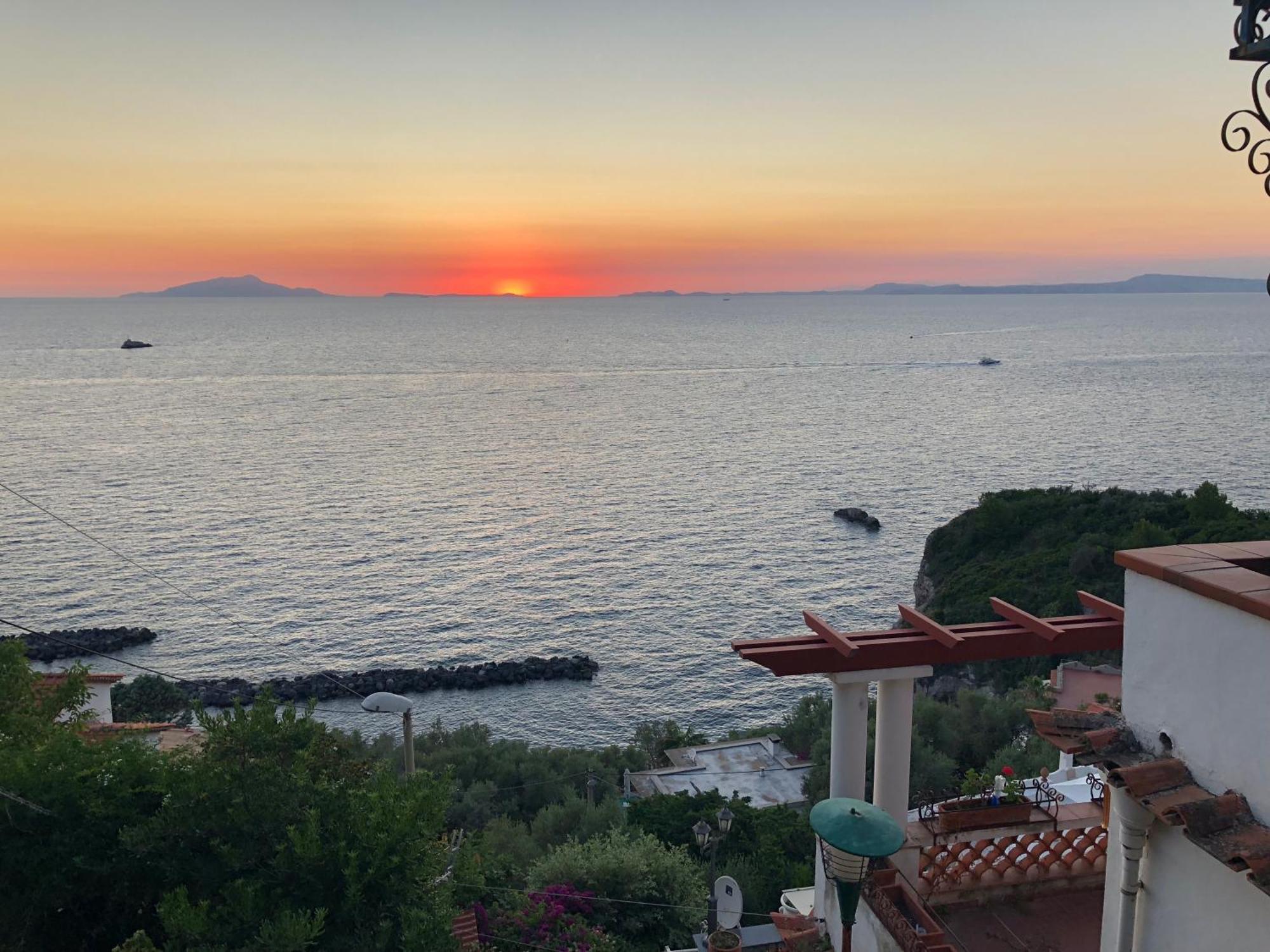 Apartamento Bilocale Panoramico “Lo Sguardo” Massa Lubrense Exterior foto